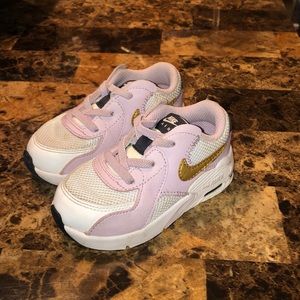 Toddler Nike AirMax size six for toddler